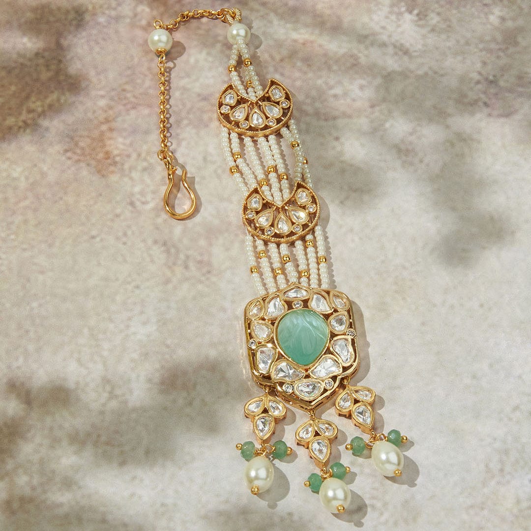 Alluring Green & White Maang Tikka - Image 3