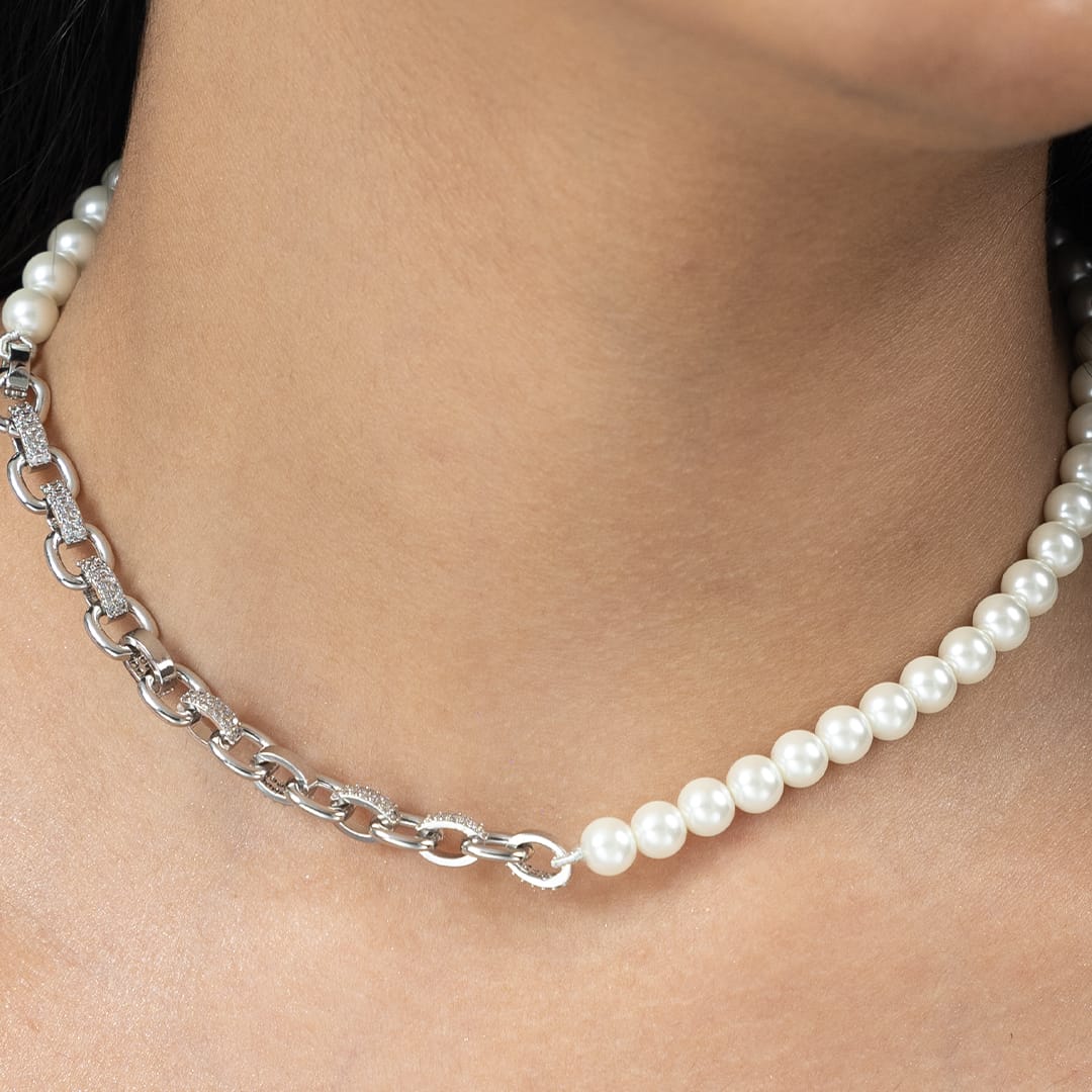 Avika Pearl Necklace - Image 3