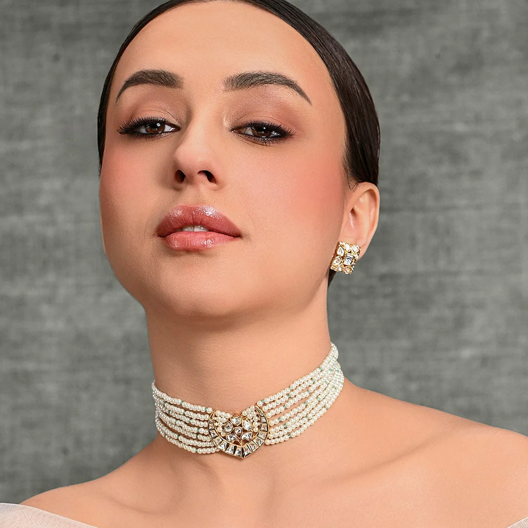 Eclectic Green Beaded Choker With Earrings - Image 3