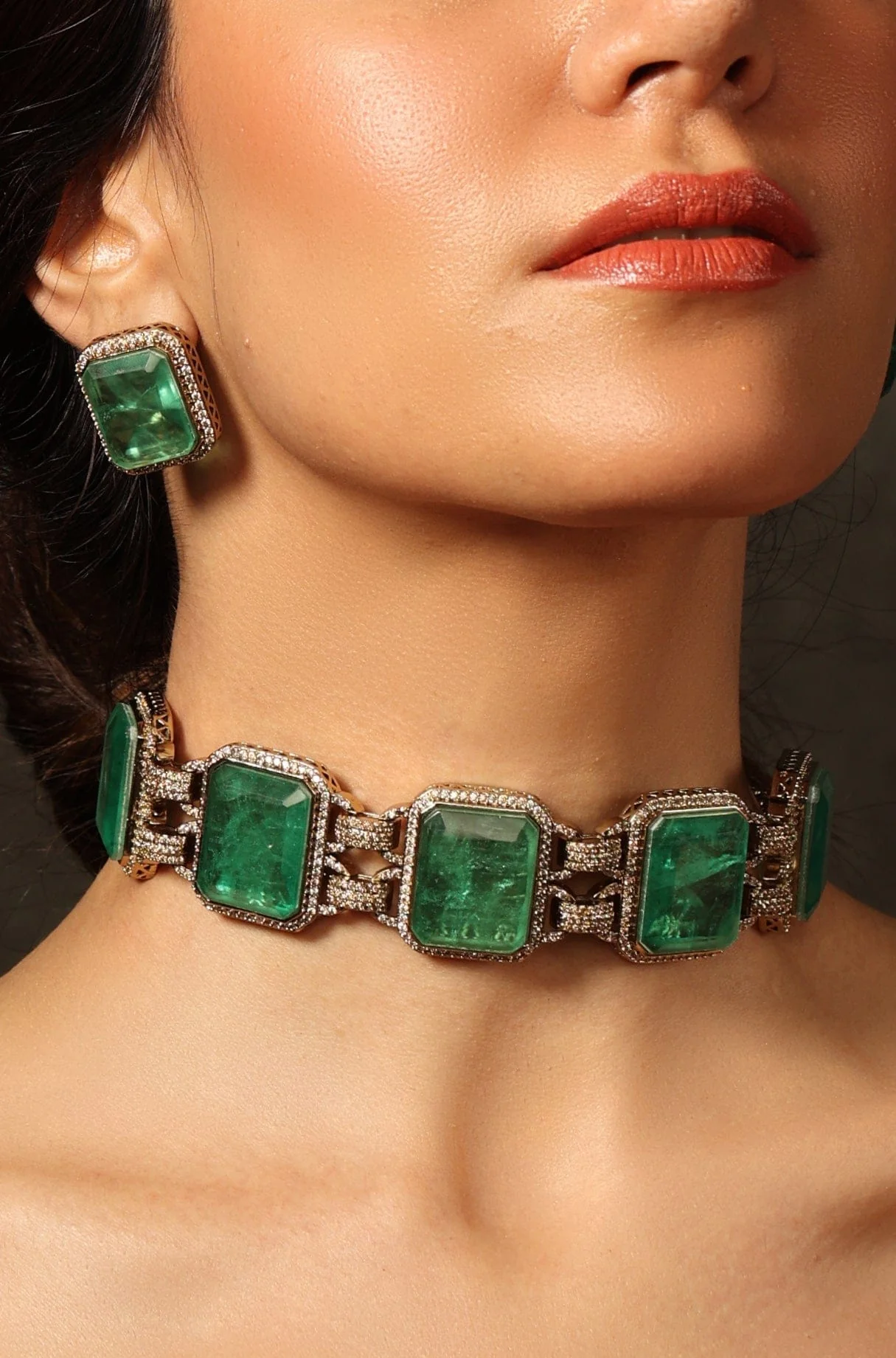 Emerald Row Necklace Set - Image 3
