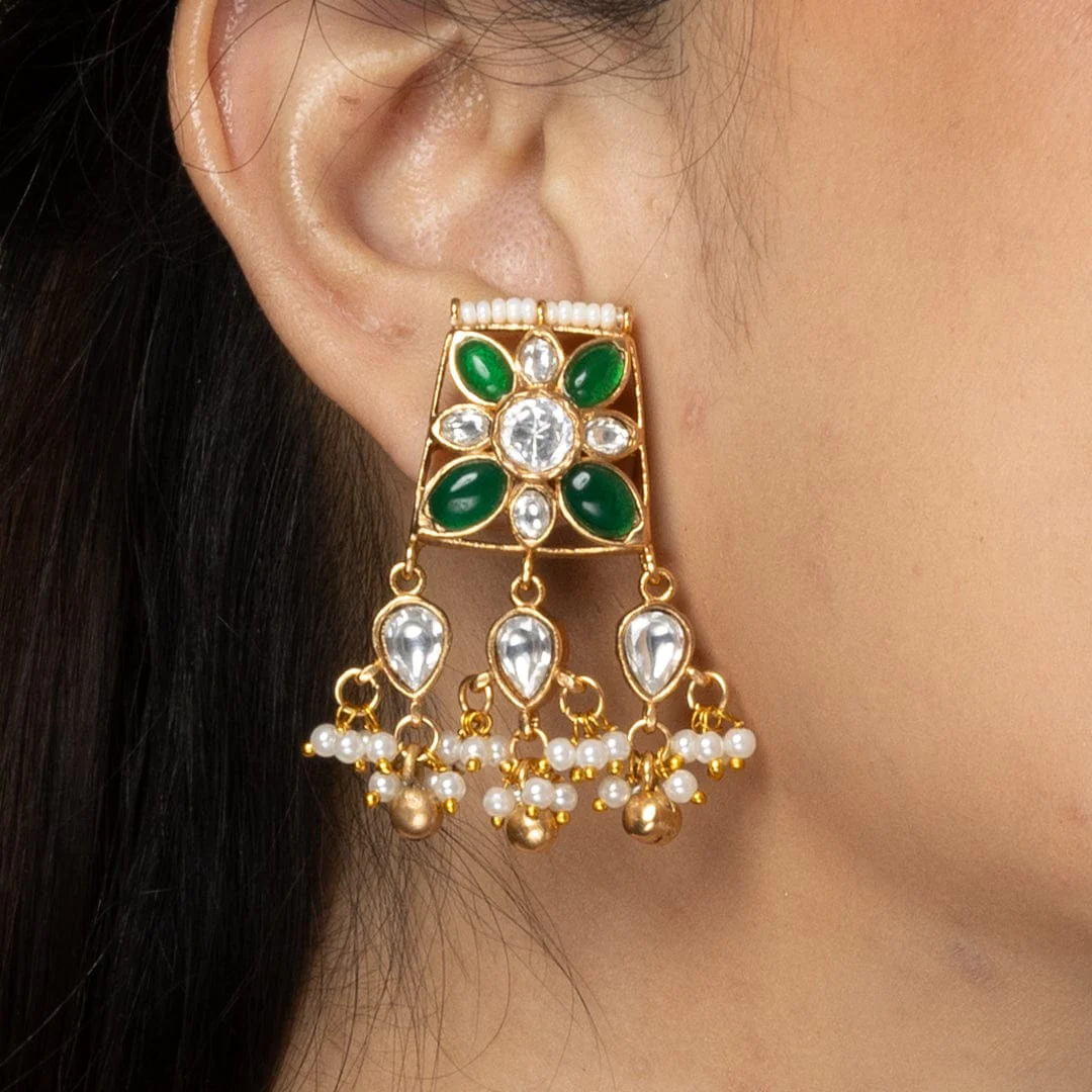 Green stone Kundan Necklace Set with Pearl Drops - Image 4