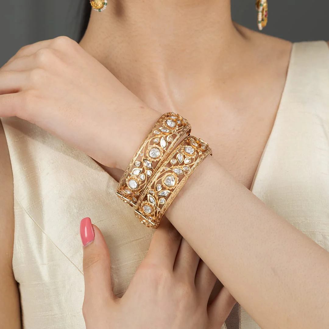 Ravisha Bangle